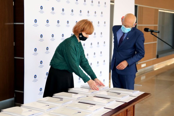 Click to zoom the picture.